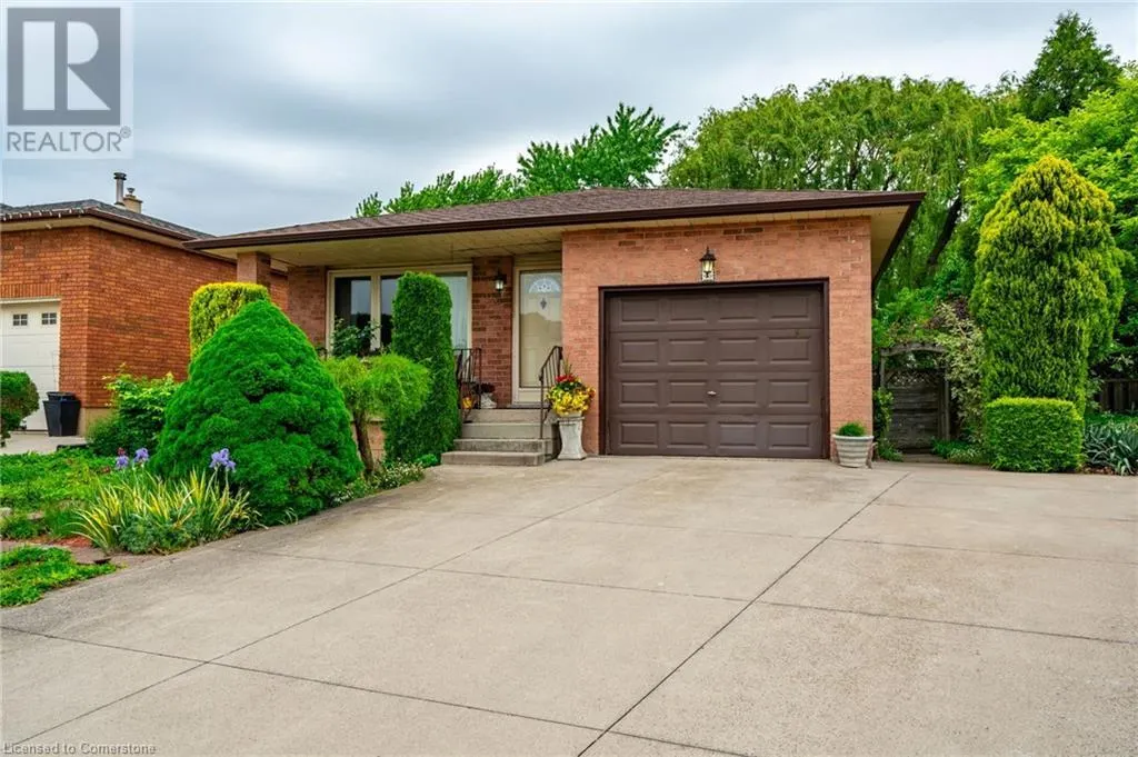 43 TRENHOLME Crescent