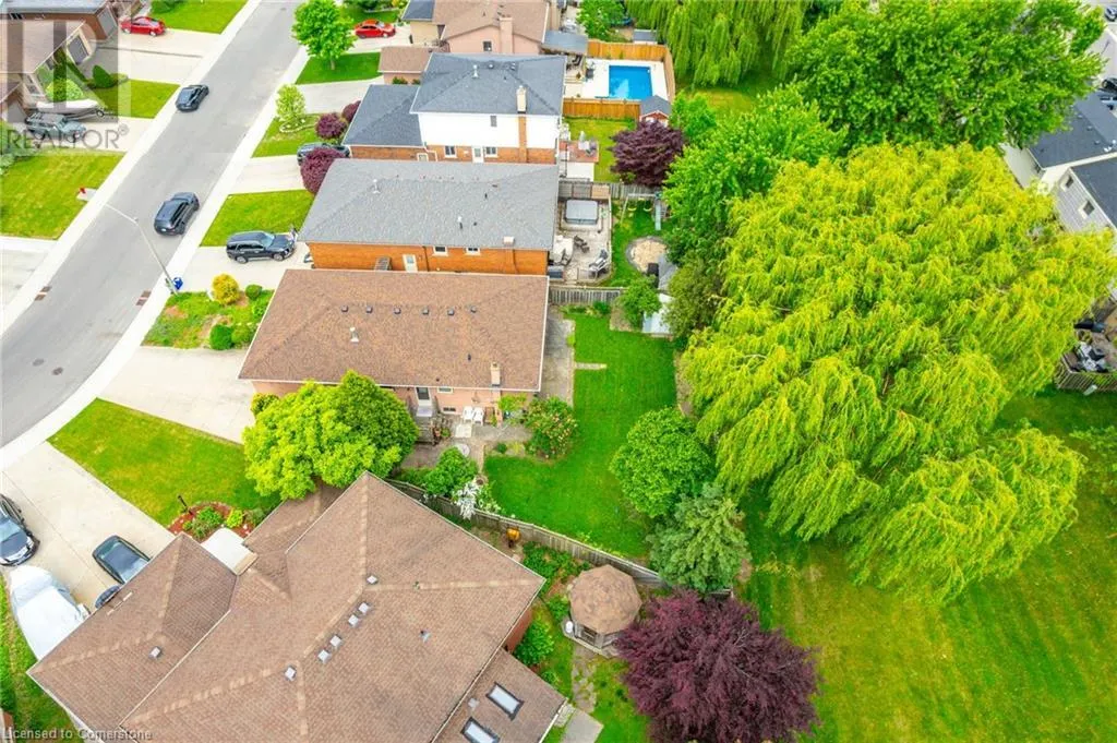 43 TRENHOLME Crescent