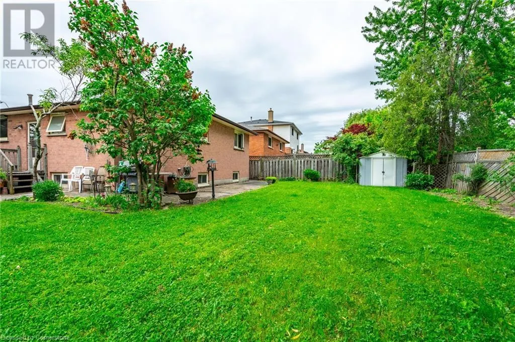 43 TRENHOLME Crescent