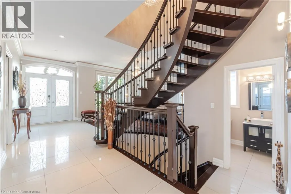 64 SEABREEZE Crescent