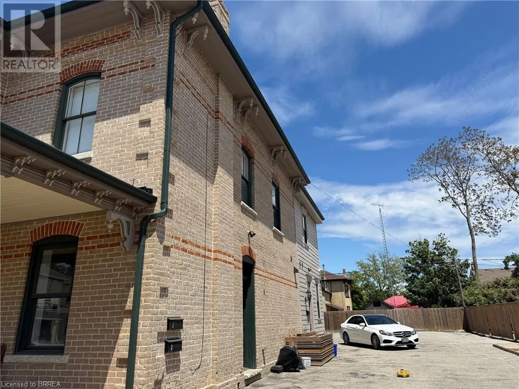167 BRANT Avenue