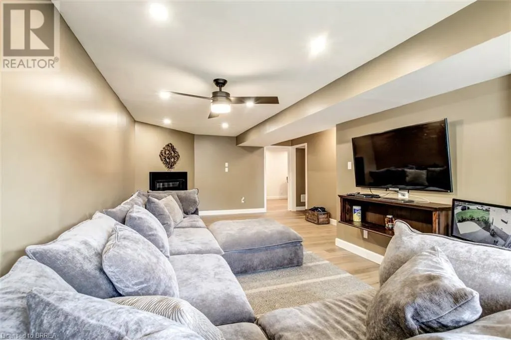 30 MCINTOSH Court