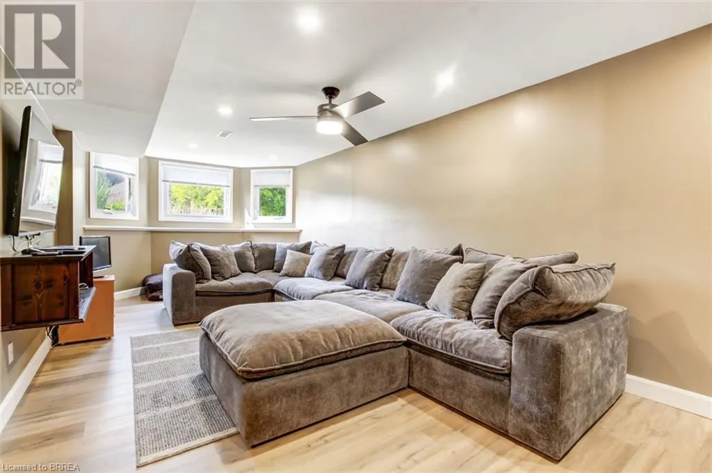 30 MCINTOSH Court