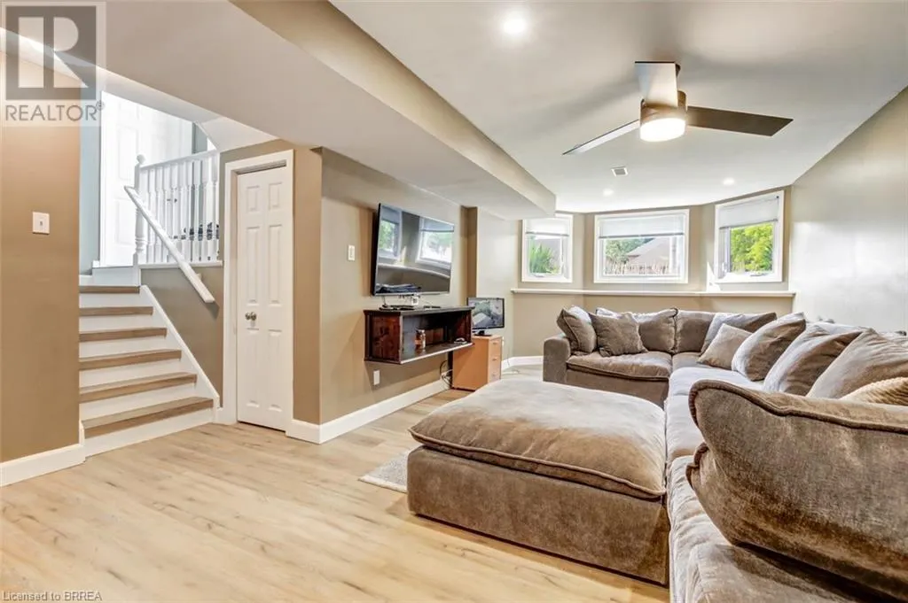 30 MCINTOSH Court