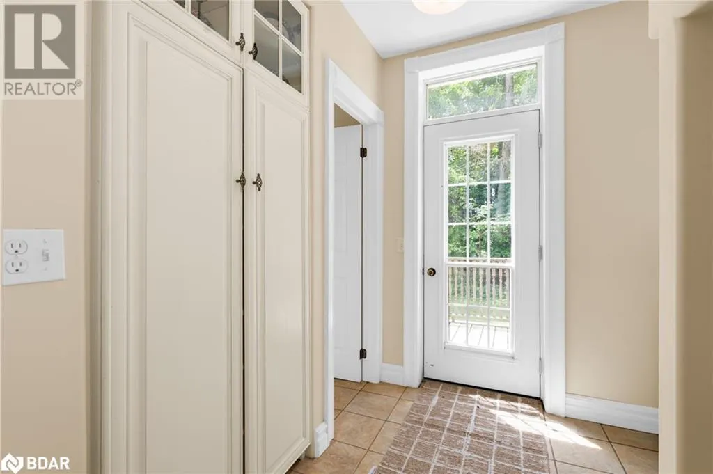 1407 FLOS 8 Road W