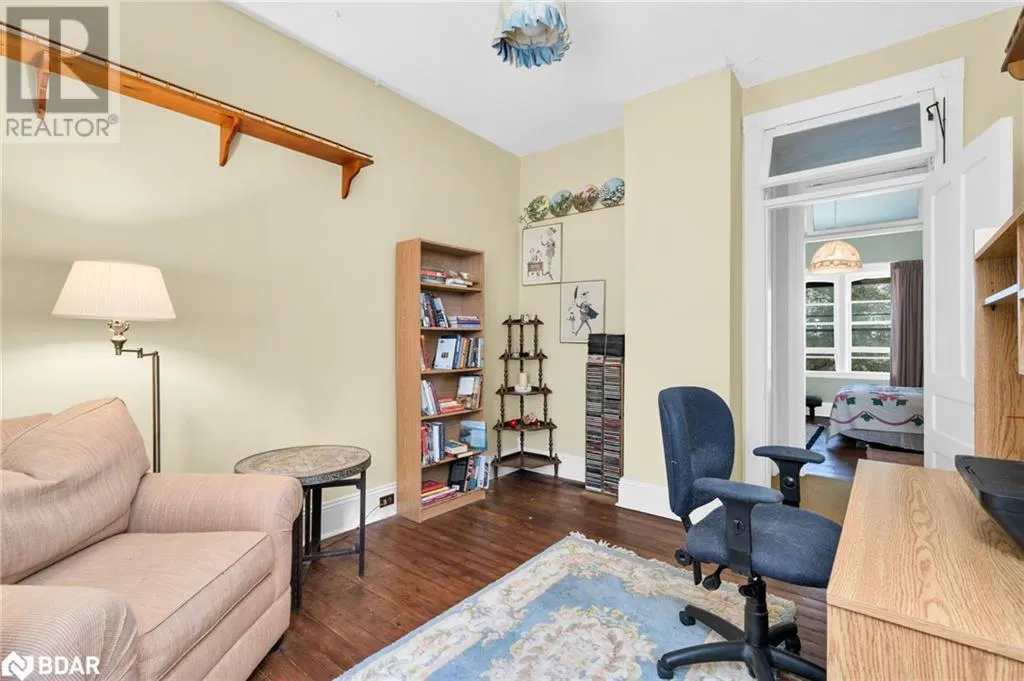 1407 FLOS 8 Road W