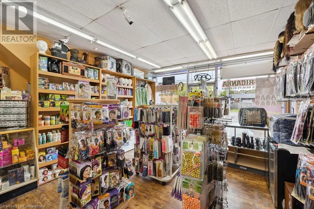 952 UPPER WELLINGTON Street