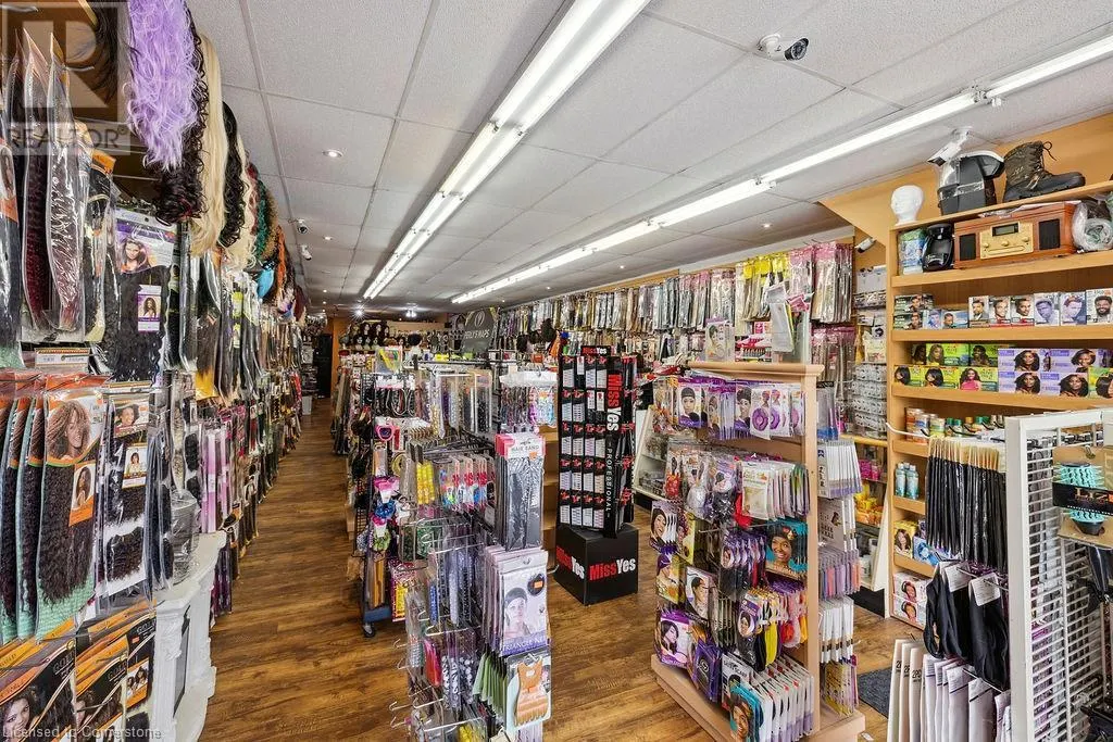 952 UPPER WELLINGTON Street