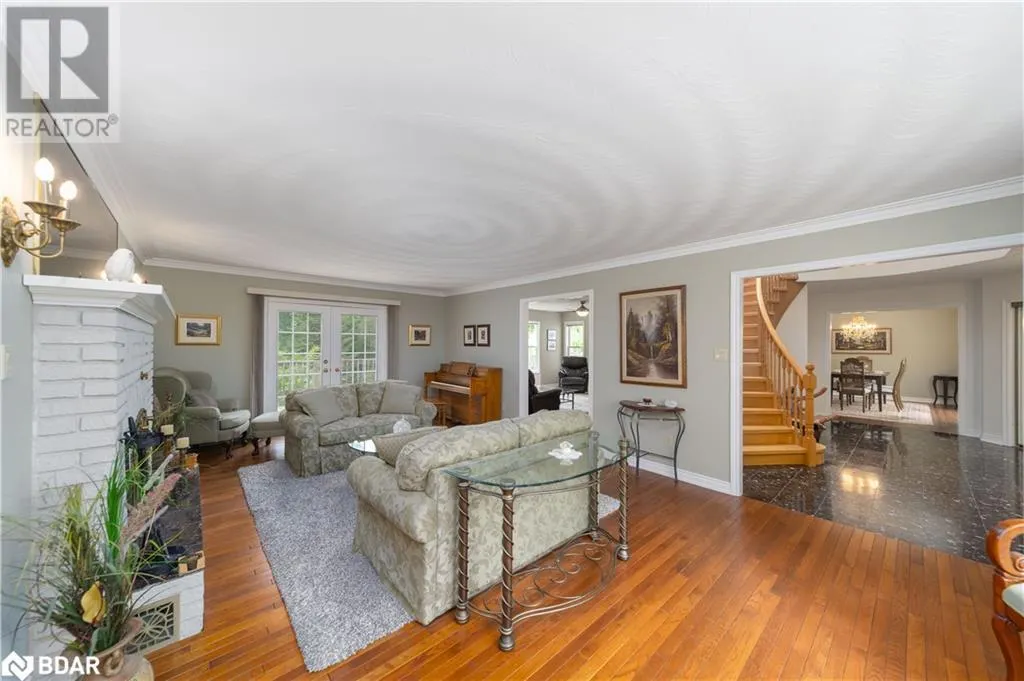 1836 QUANTZ Crescent