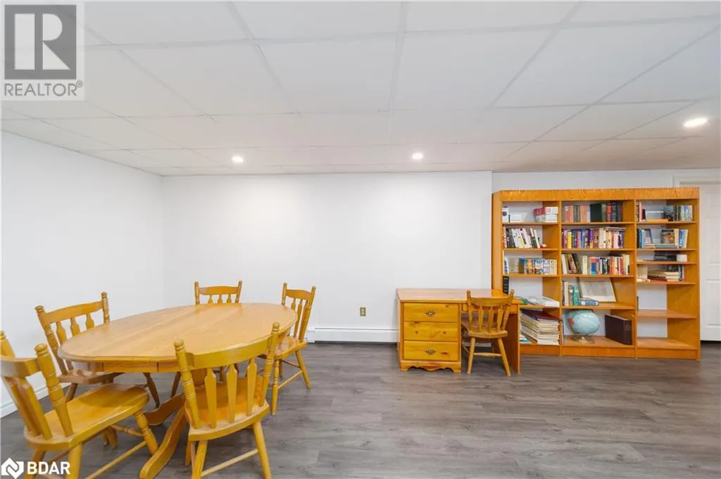 1836 QUANTZ Crescent