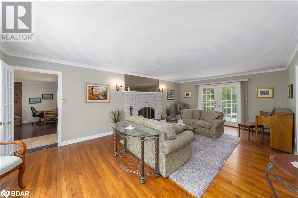 1836 QUANTZ Crescent