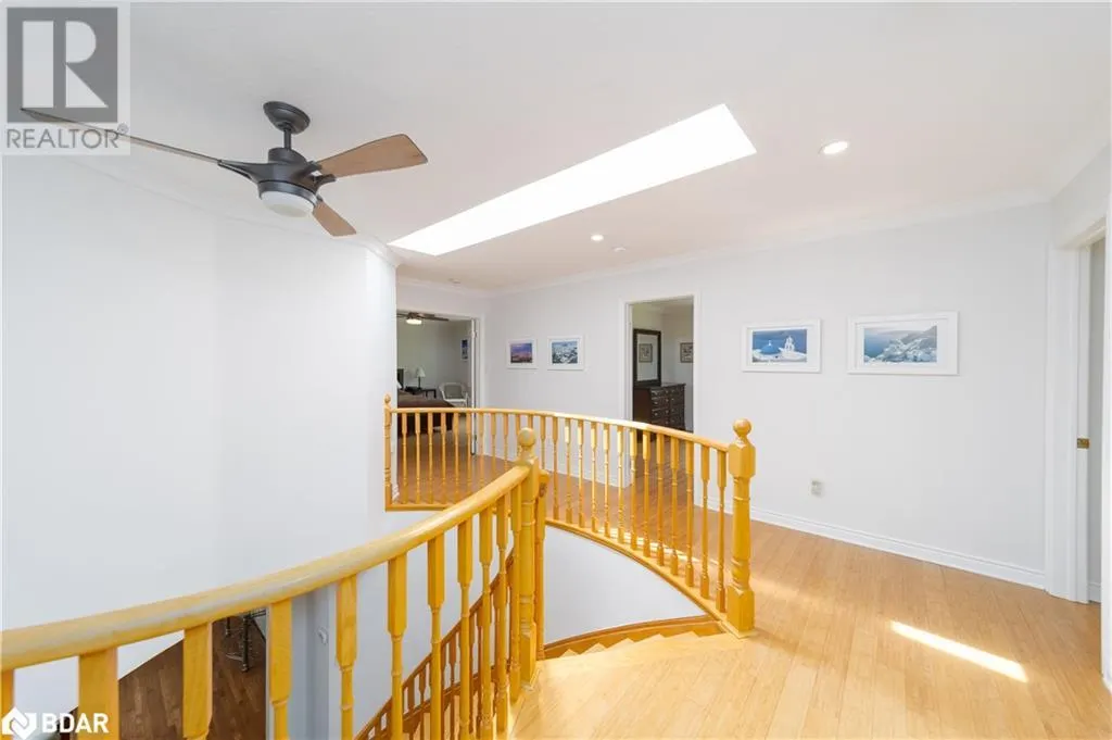 1836 QUANTZ Crescent