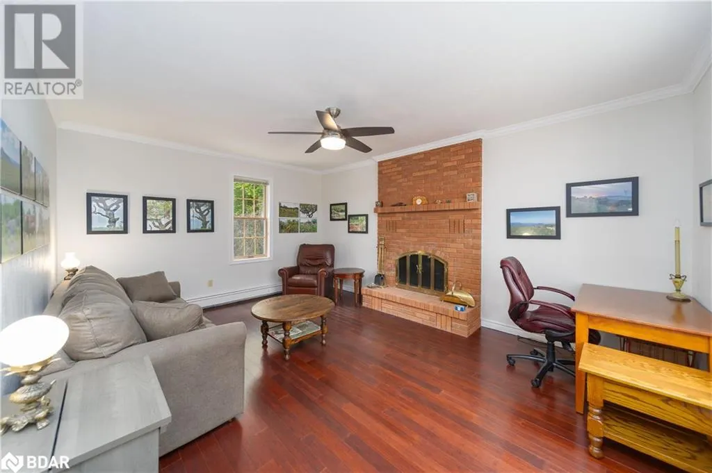 1836 QUANTZ Crescent