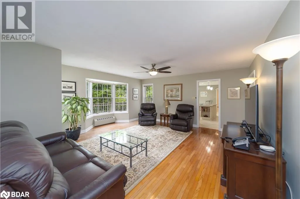 1836 QUANTZ Crescent
