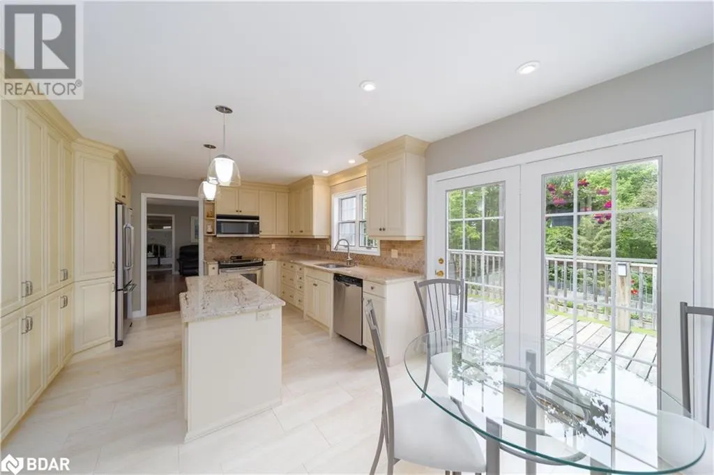 1836 QUANTZ Crescent