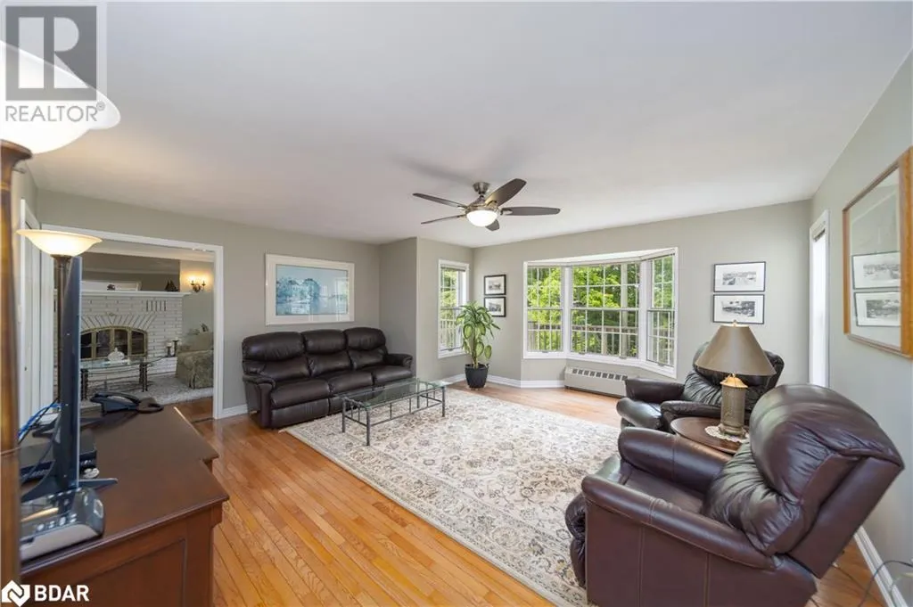 1836 QUANTZ Crescent