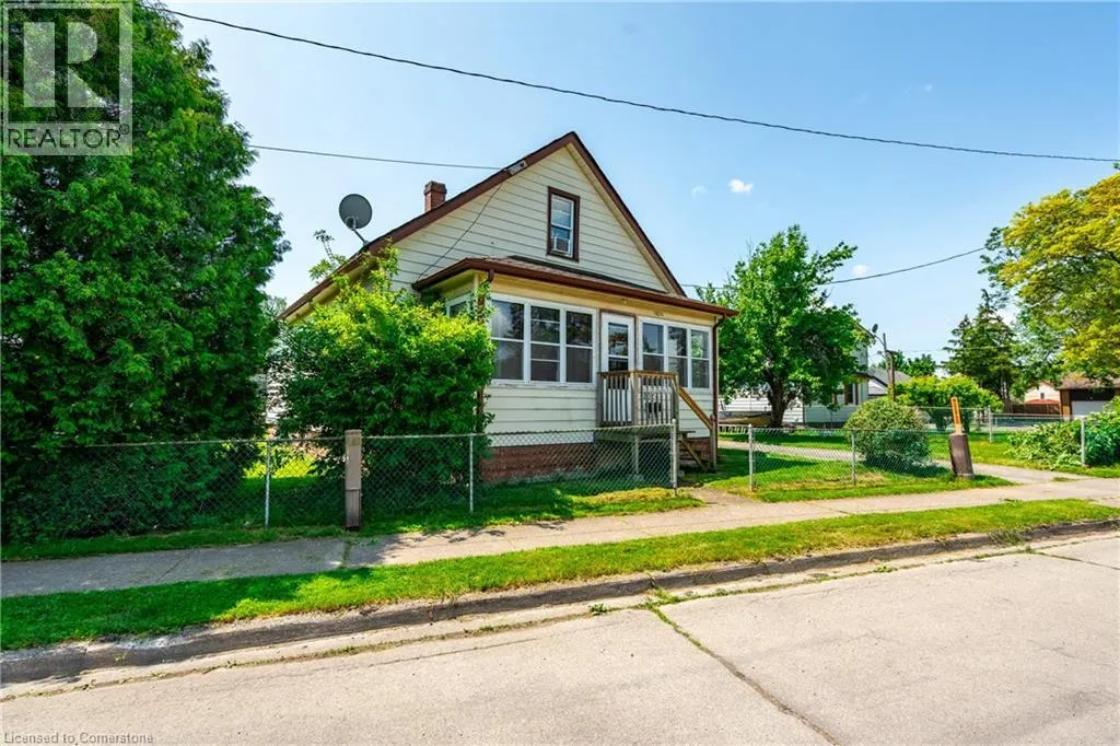 1024 RAILROAD Avenue