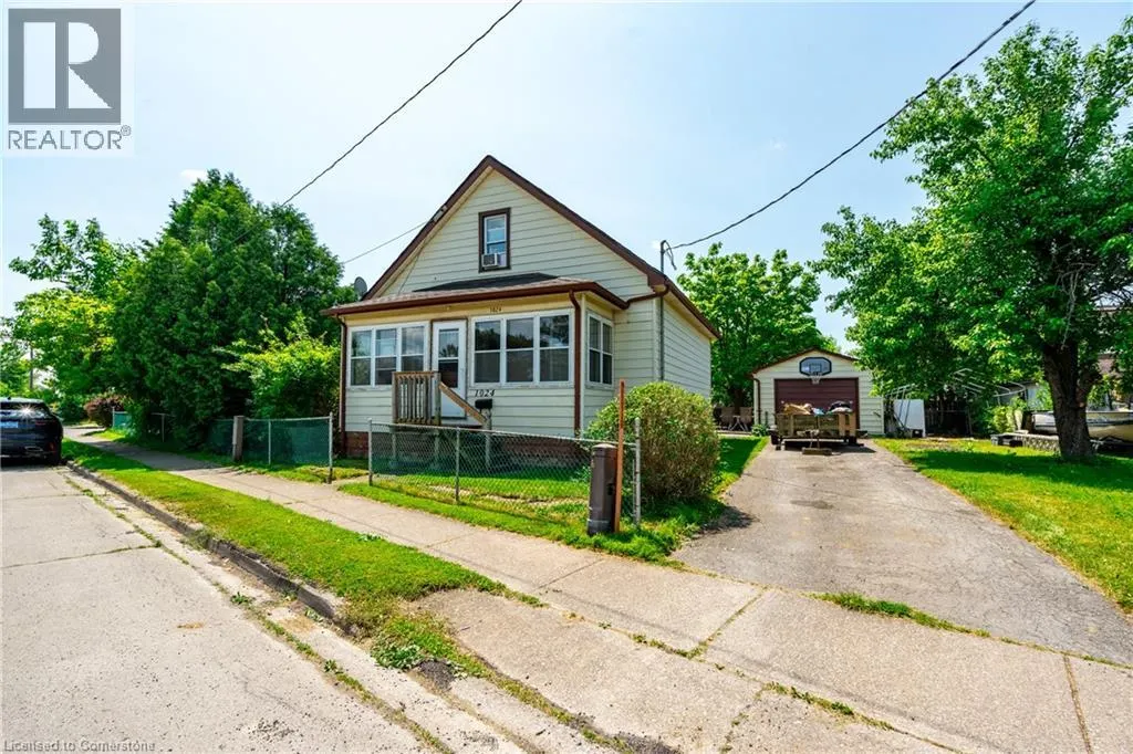 1024 RAILROAD Avenue