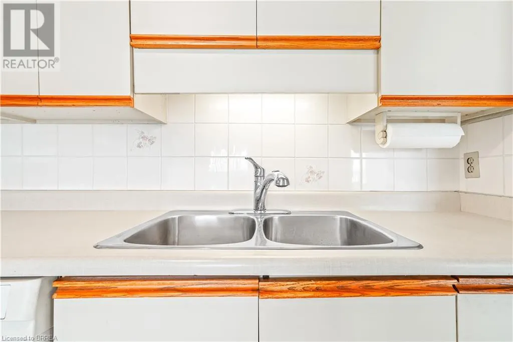 421 FAIRVIEW Drive Unit# 301, #301