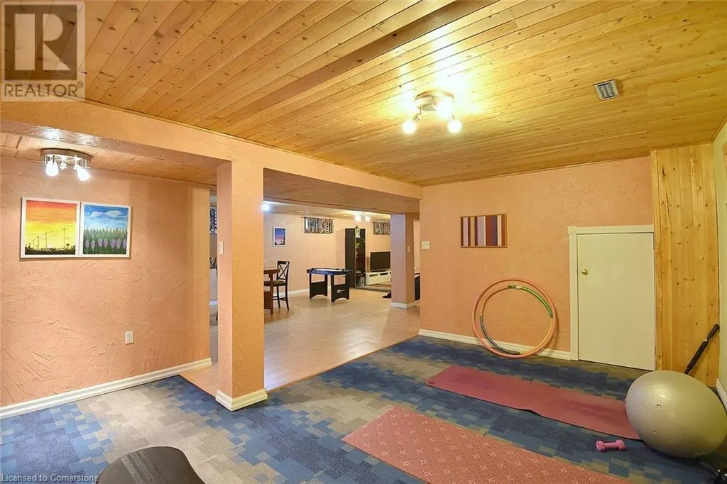 43 NISKA Drive