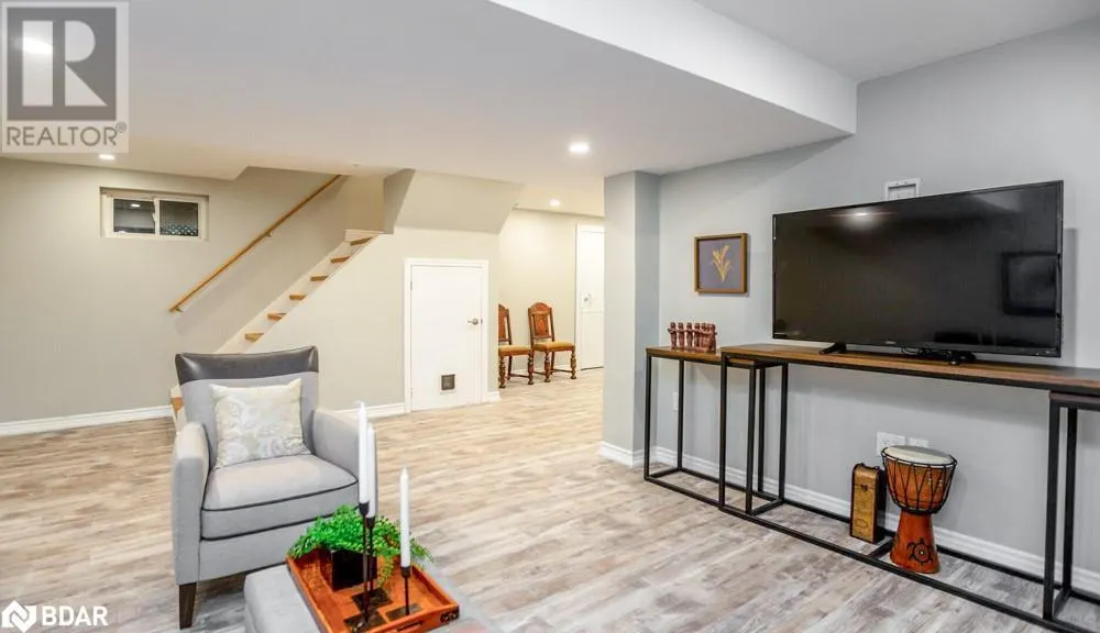 112 LAKESHORE Road W