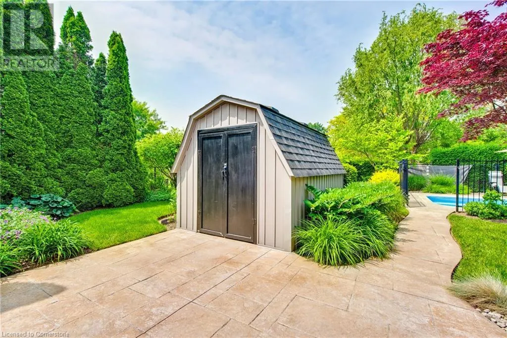 38 ALBANY Drive