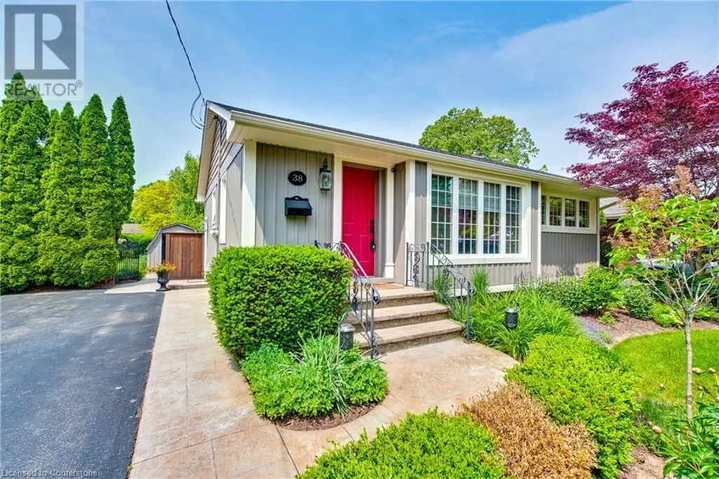 38 ALBANY Drive
