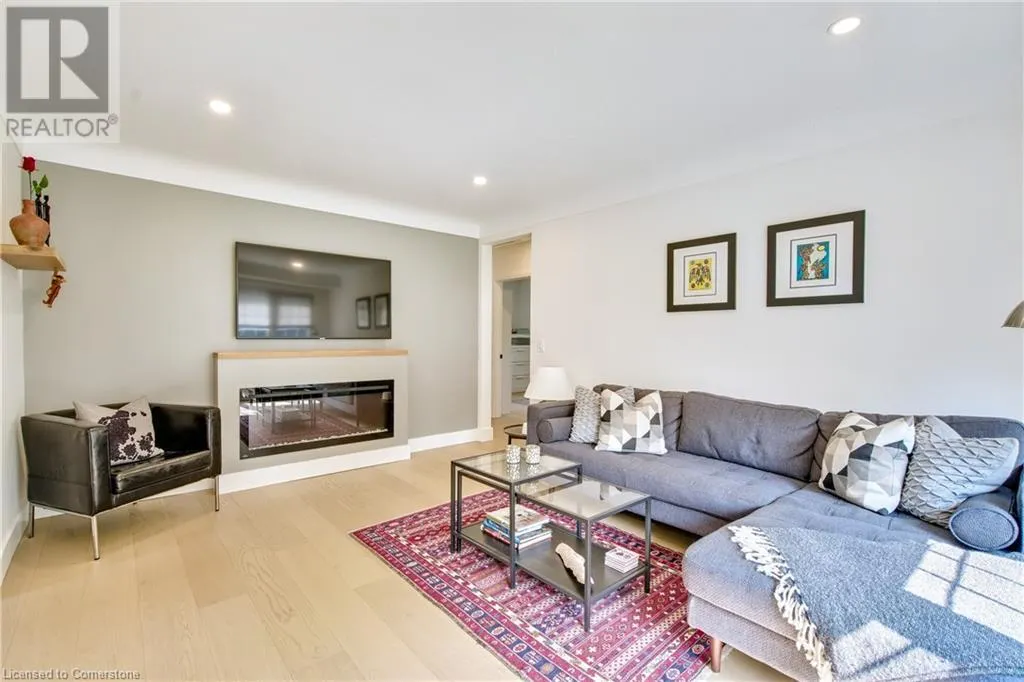 38 ALBANY Drive