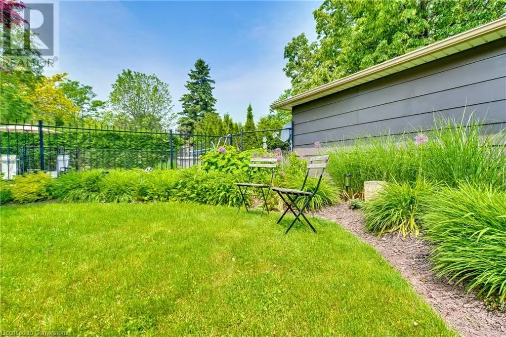 38 ALBANY Drive