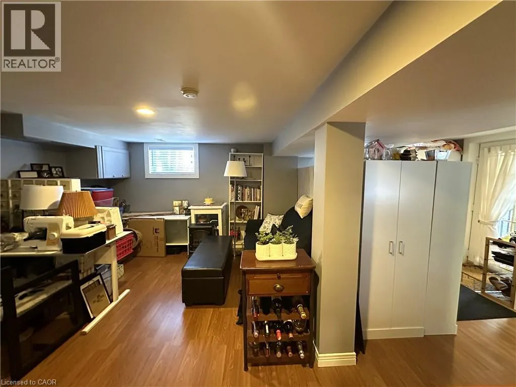 78 QUEENSWAY Drive E
