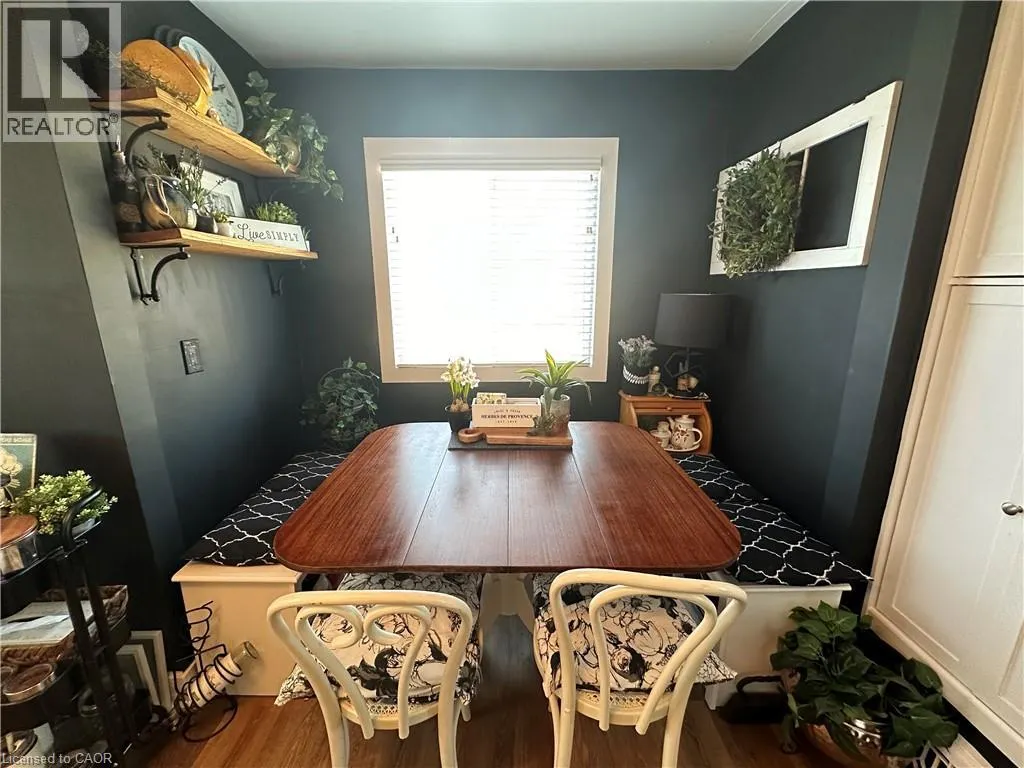 78 QUEENSWAY Drive E
