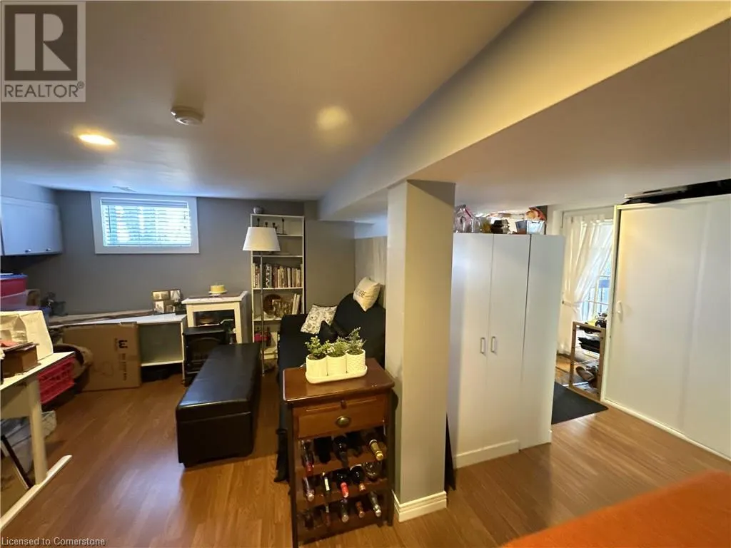 78 QUEENSWAY Drive E