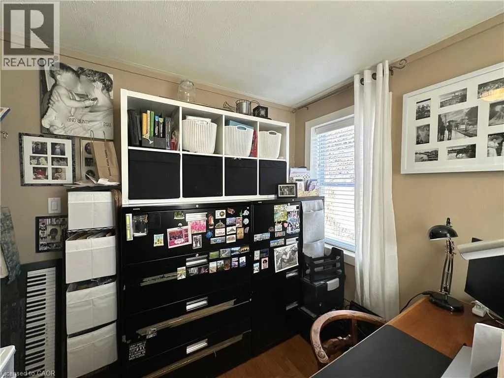78 QUEENSWAY Drive E