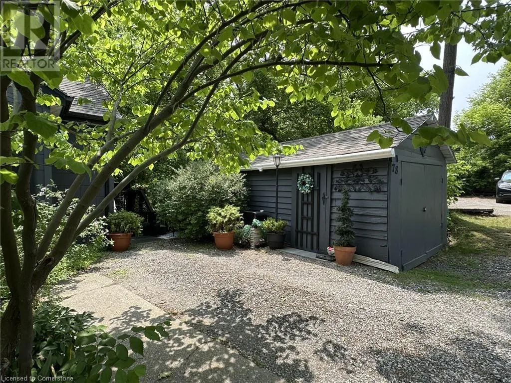 78 QUEENSWAY Drive E