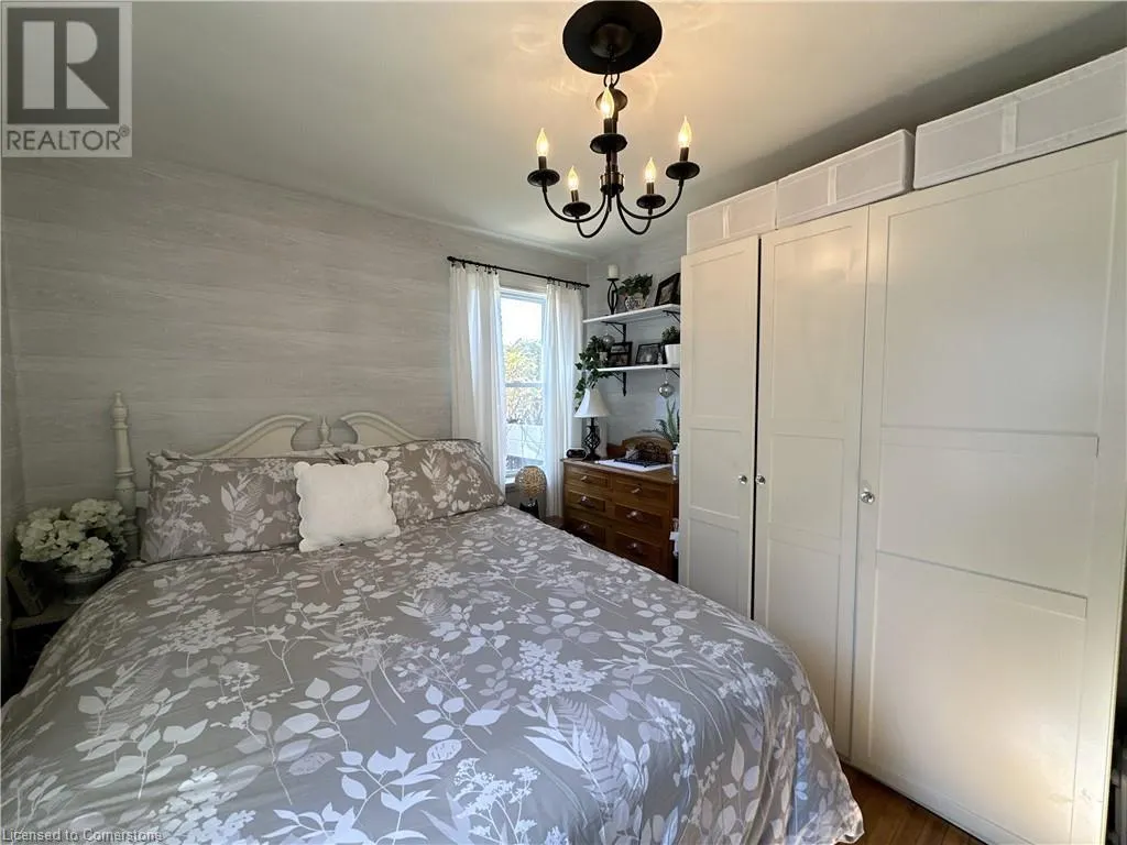 78 QUEENSWAY Drive E