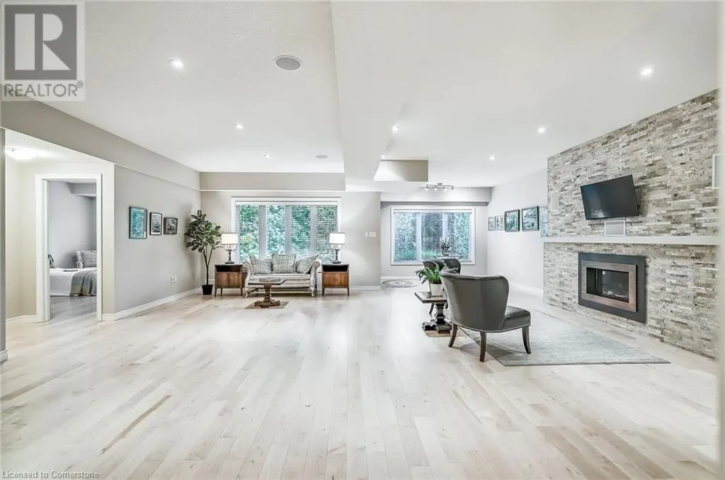 19 SIMMONDS Drive Unit# 14, #14
