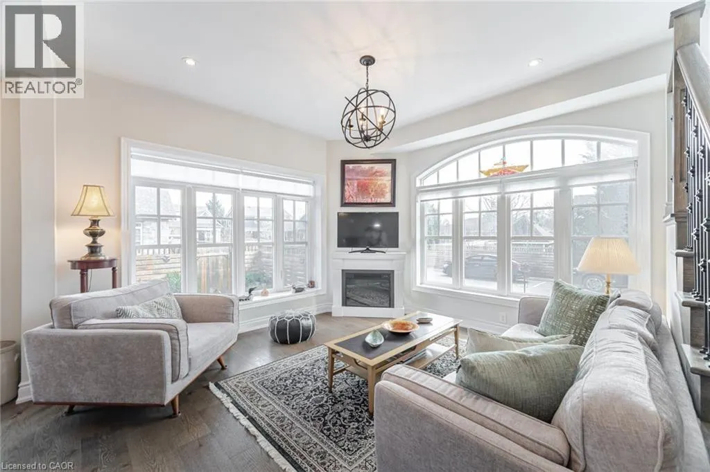 47 WINDSOR Circle