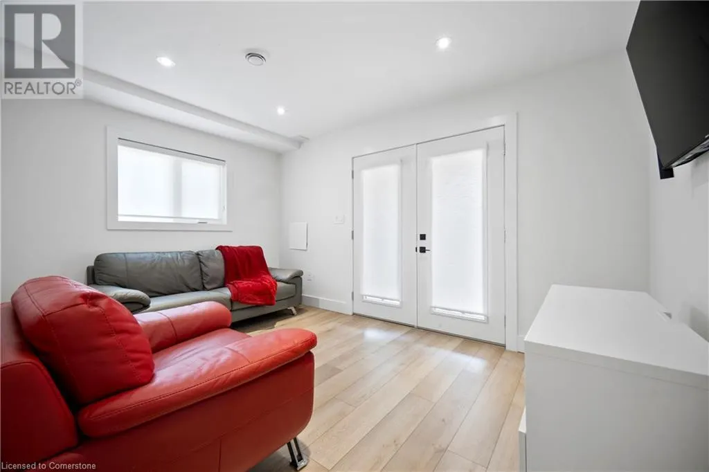 12 PARK LANE Crescent