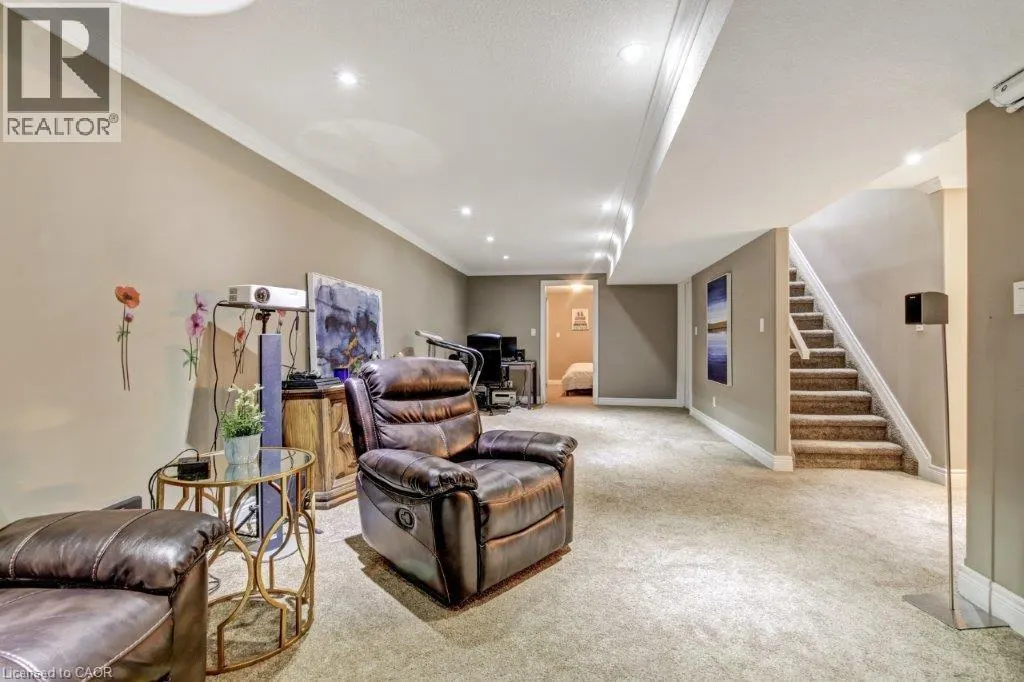 194 DONLY Drive S Unit# 6, #6
