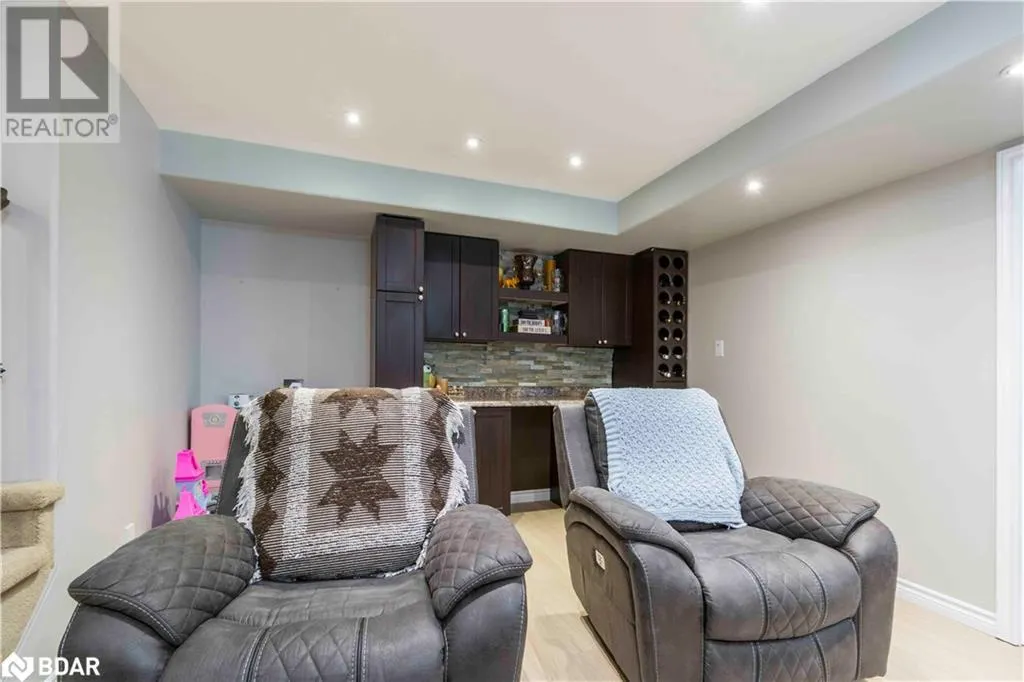 39 LAKEWOOD Crescent
