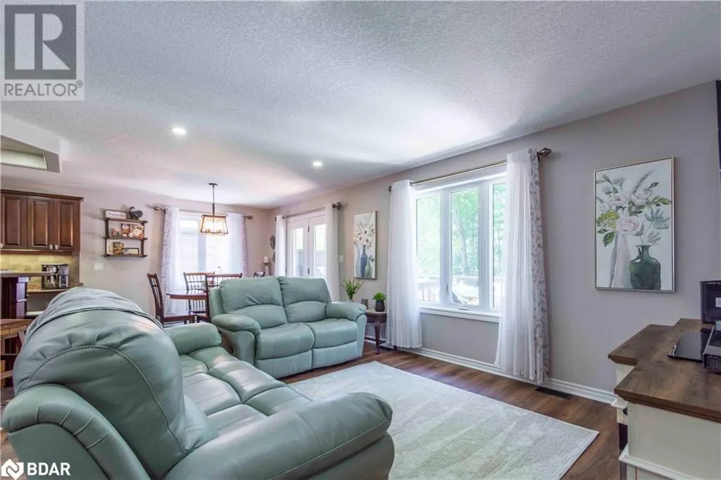 39 LAKEWOOD Crescent