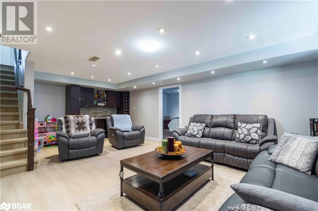 39 LAKEWOOD Crescent