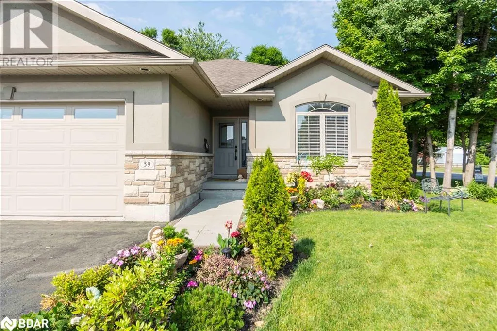 39 LAKEWOOD Crescent