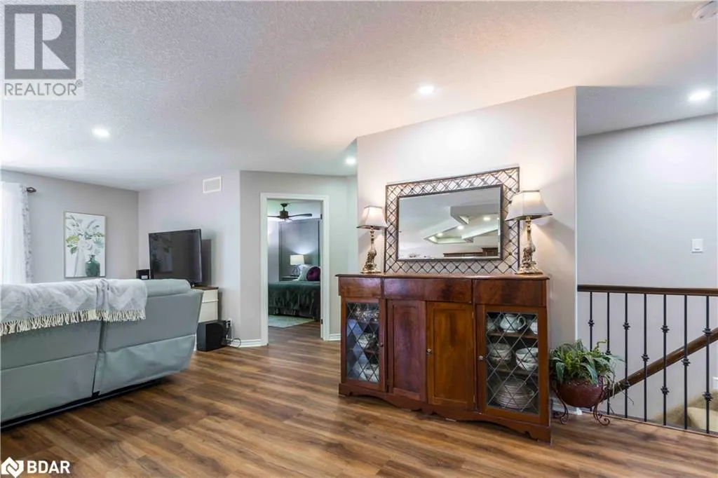 39 LAKEWOOD Crescent