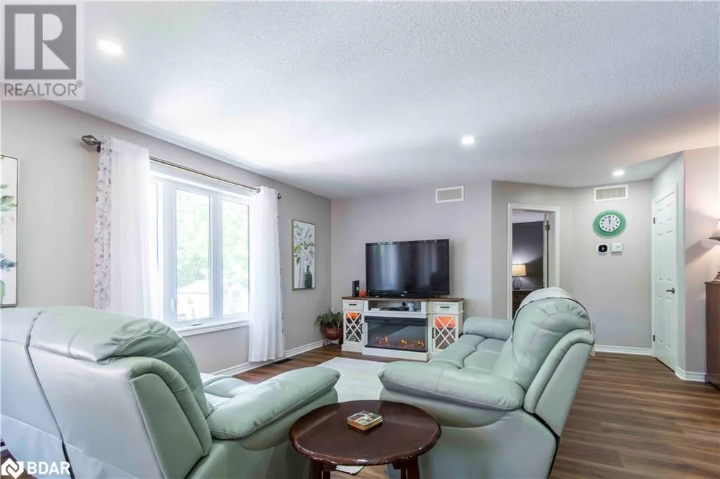 39 LAKEWOOD Crescent