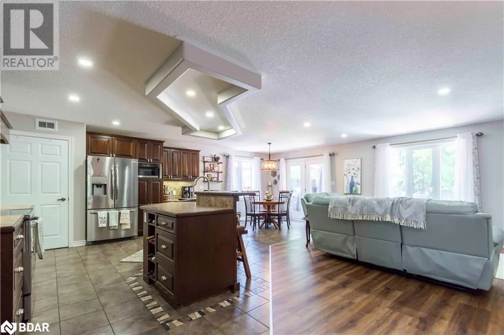 39 LAKEWOOD Crescent
