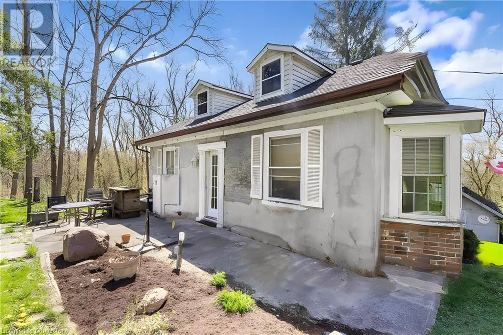 36 ELGIN E/S Street W