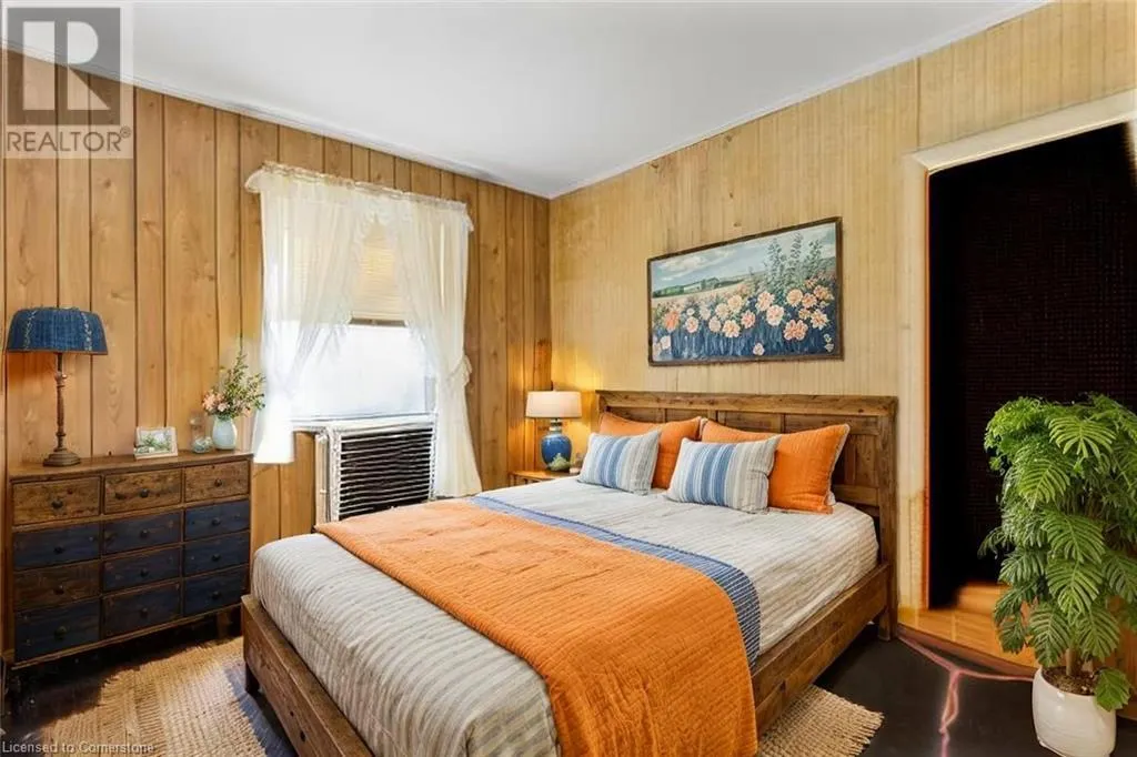 36 ELGIN E/S Street W