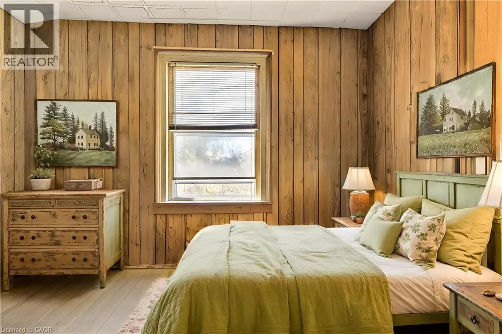 36 ELGIN E/S Street W