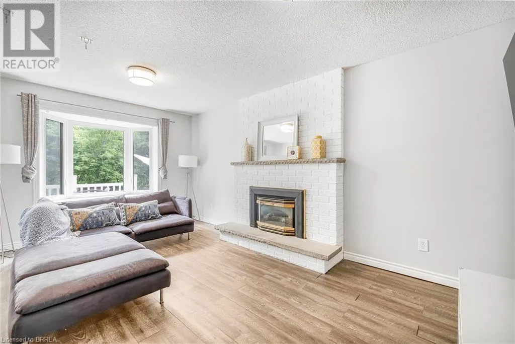 26 DUNDALK Crescent